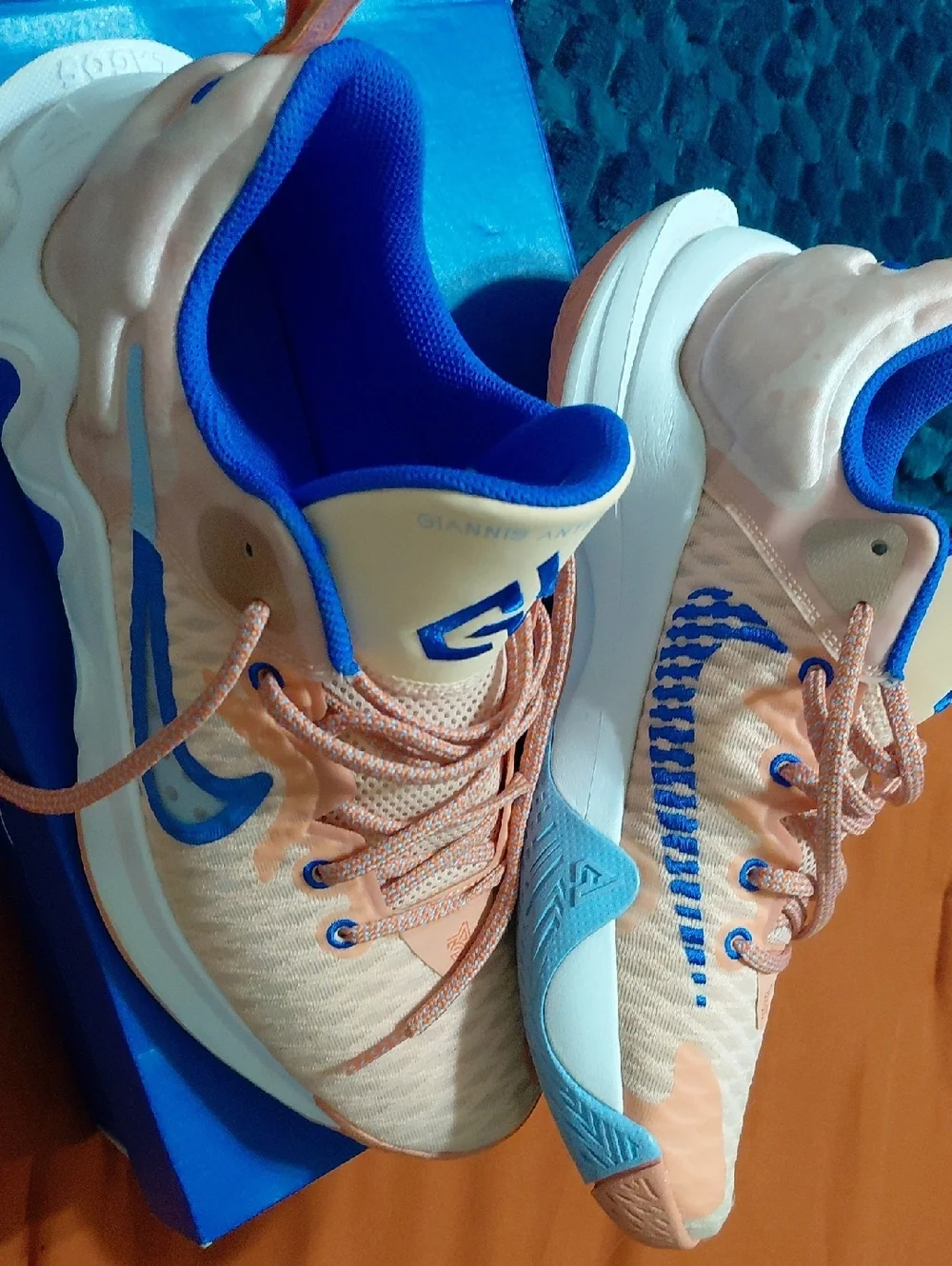 Peach & Blue Men's Performance Basketball Shoes